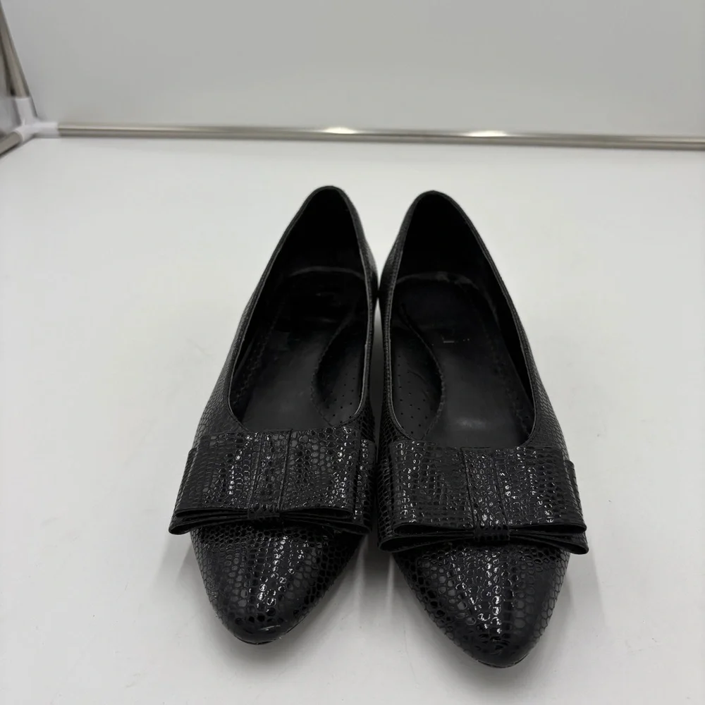 Vaneli Black Snakeskin Leather Flats Loafers Bow Detail Pointed Women’s Size 8N